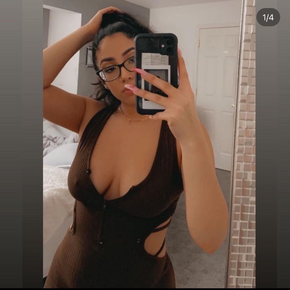 Cut out jumpsuit - Picture 2 of 5